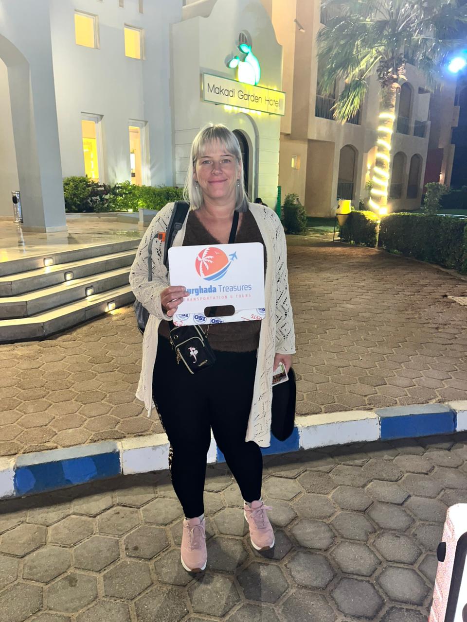 Guest picked up in the evening at Makadi Garden Hotel by Hurghada Treasures